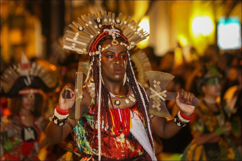 São Paulo  ( SP ) 01/03/2019 - Carnaval 2019 - 15° Cortejo do Bloco Afro Ilú Obá de Min com " Negras Vozes tempos de alakan ", pelas ruas do Campos Elíseos. Na foto, Cibelle de Paula   . Foto, Eliária Andrade