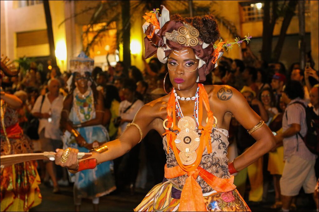 São Paulo  ( SP ) 01/03/2019 - Carnaval 2019 - 15° Cortejo do Bloco Afro Ilú Obá de Min com " Negras Vozes tempos de alakan ", pelas ruas do centro. Na foto,    . Foto, Eliária Andrade